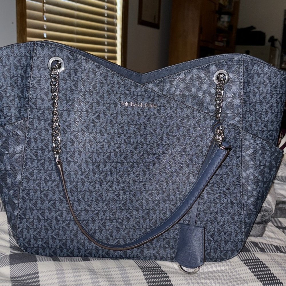 Michael Kors Jet Set Travel Large Chain Shoulder Tote